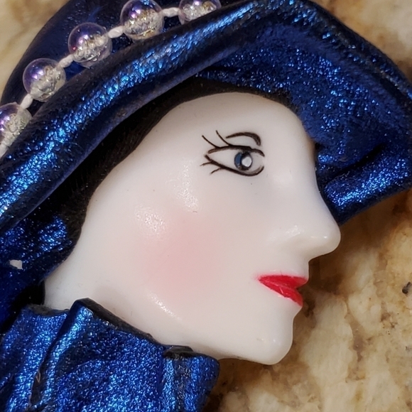VINTAGE 1980S LADY HEAD FACE BROOCH PIN FASHION COSTUME JEWELRY METALLIC BLUE - Picture 8 of 8